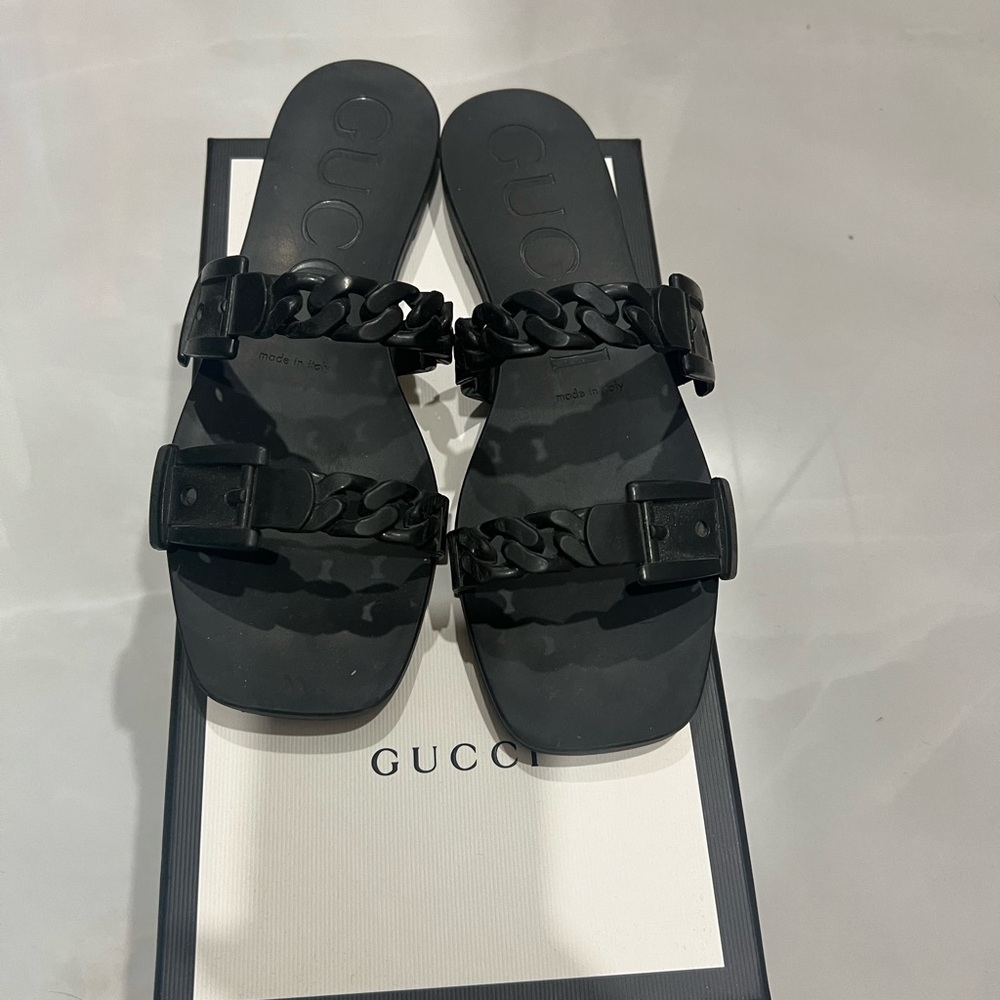 GUCCI RUBBER SANDALS size 38